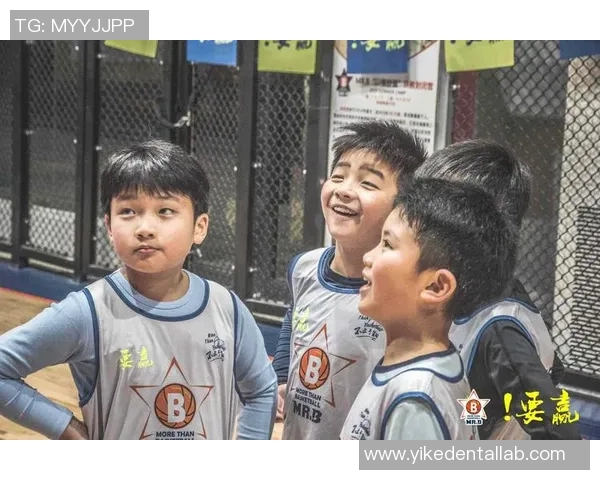 足球场上的小球星们热血激战展示青春风采卡通形象萌动精彩瞬间